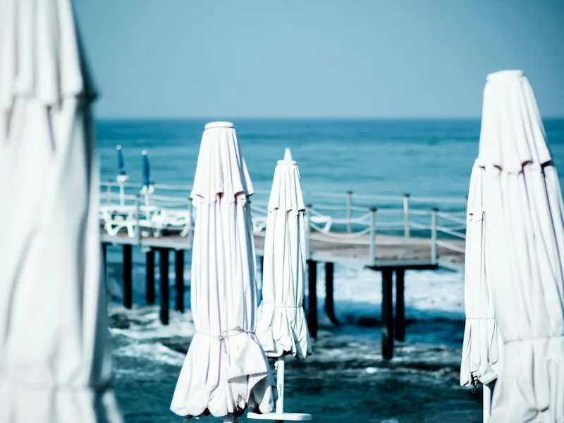 Beach clubs méditerranéens : les havres secrets de l'élite