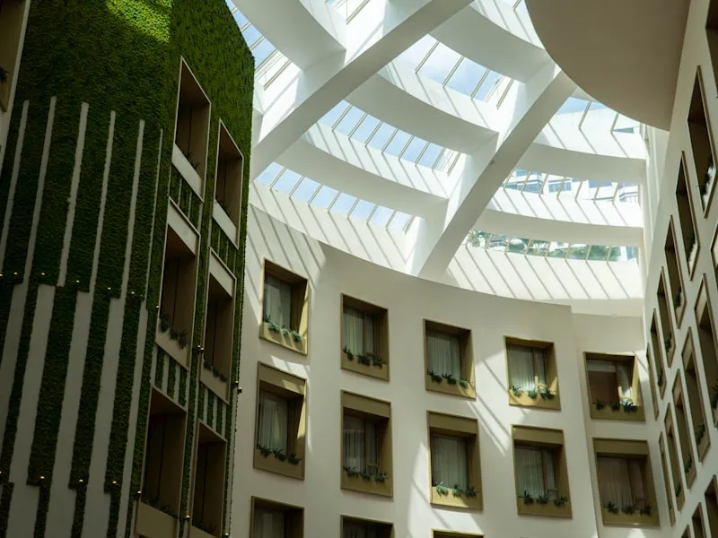 Hôtellerie durable : l'éco-luxe révolutionne les palaces