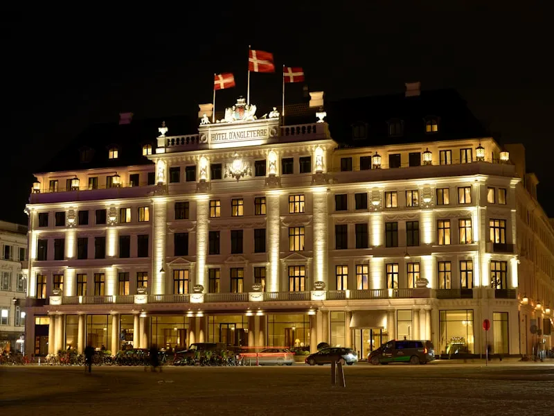 Hôtels de légende et leur histoire : palaces mythiques à travers les siècles