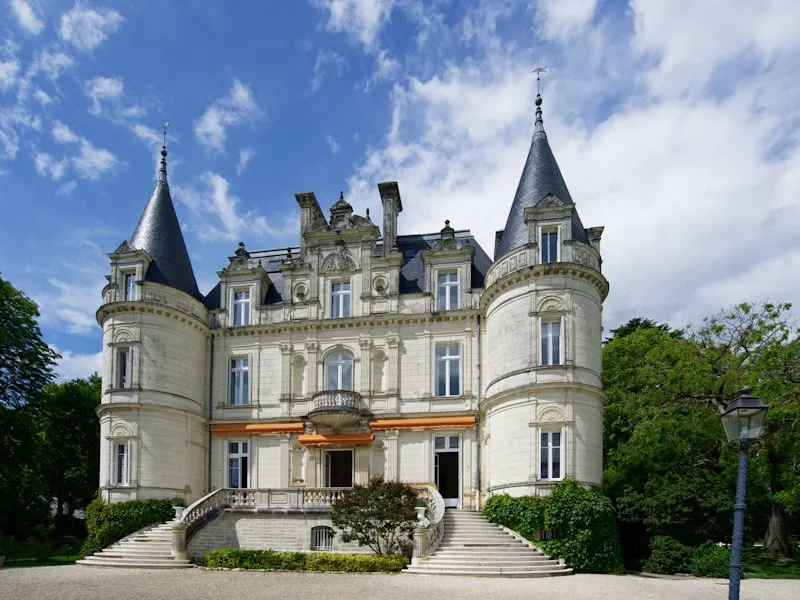 Le Château du Grand-Lucé ouvre ses portes en Loire : palace français de prestige